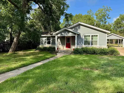 409 S 9th St, Crockett, TX 75835