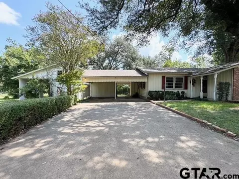 206 N 9th St, Crockett, TX 75835