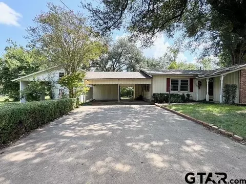 206 N 9th St, Crockett, TX 75835