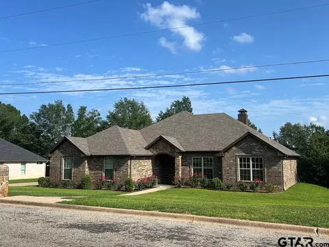 106 Woodgate, Palestine, TX 75801