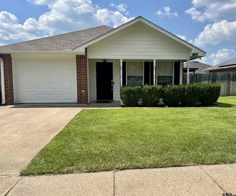 1124 Woodlands Park Dr, Lindale, TX 75771