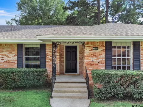 700 Emily Dr, Longview, TX 75601 photo 2