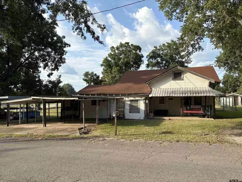 320 W Crockett, De Kalb, TX 75559