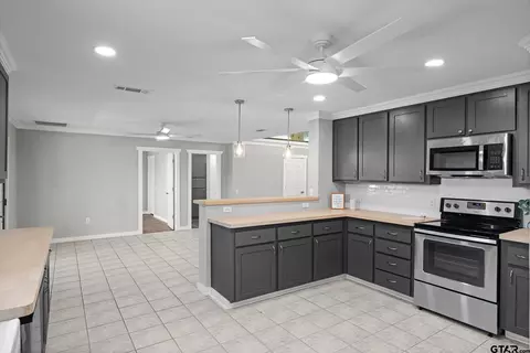 Kitchen - 362 Old Ml, Point, TX 75472 photo 4 of 5