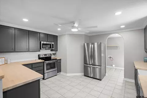Kitchen - 362 Old Ml, Point, TX 75472 photo 2 of 5