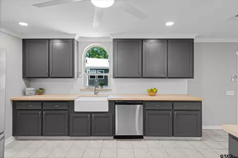 Kitchen - 362 Old Ml, Point, TX 75472 photo 3 of 5