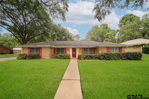 607 Green Oak Dr, Longview, TX 75604