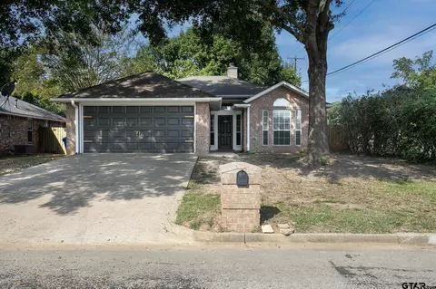 100 Merri Ln, Whitehouse, TX 75791