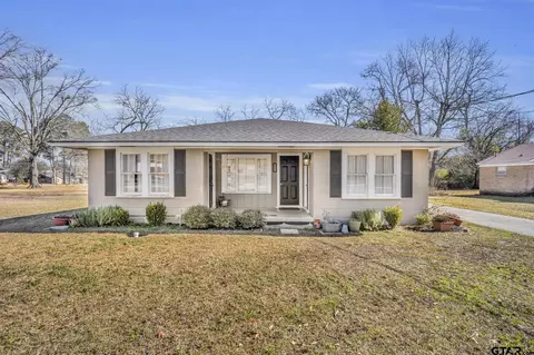 209 Bounds St, Carthage, TX 75633