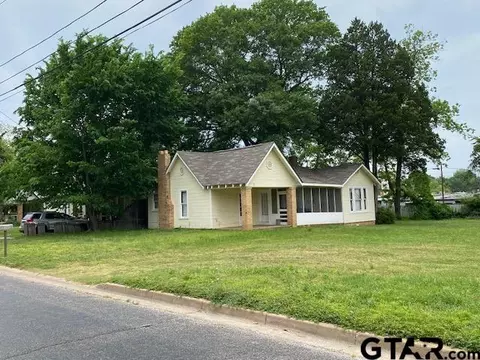 302 W College St, Athens, TX 75751