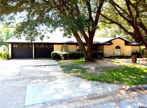1703 Briarwood, Gilmer, TX 75644