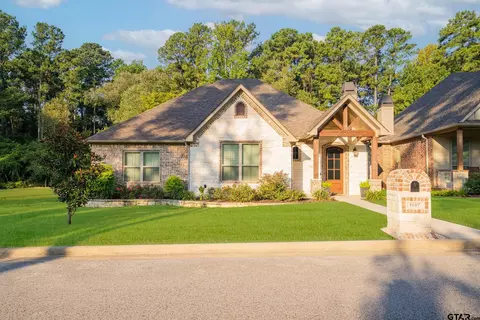 1107 Victoria Dr, Longview, TX 75604