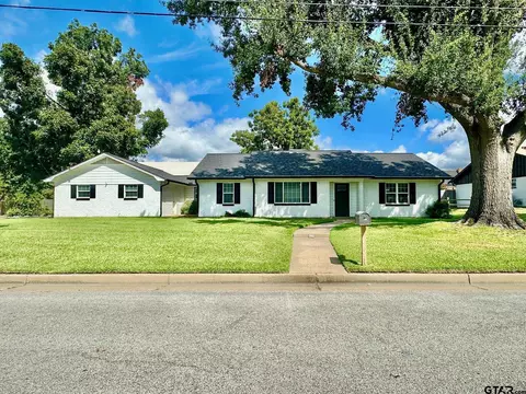 429 Holiday Ln, Tyler, TX 75703