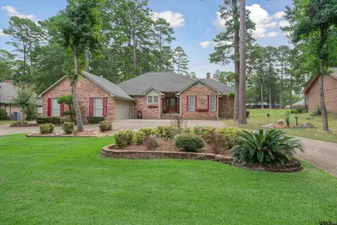 320 Greenbriar Trl, Holly Lake Ranch, TX 75765