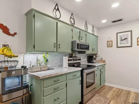 Kitchen - 607 Milligan, Longview, TX 75604 photo 3 of 4