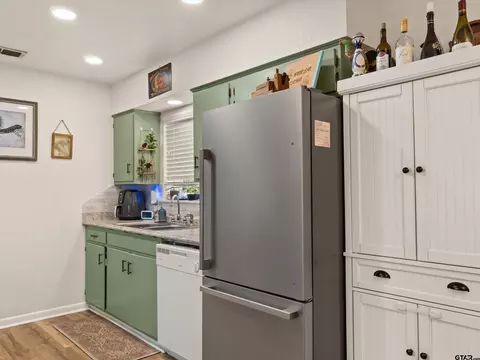 Kitchen - 607 Milligan, Longview, TX 75604 photo 2 of 4