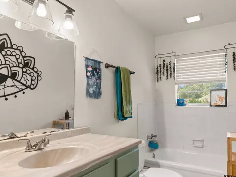 Bath - 607 Milligan, Longview, TX 75604 photo 1 of 2