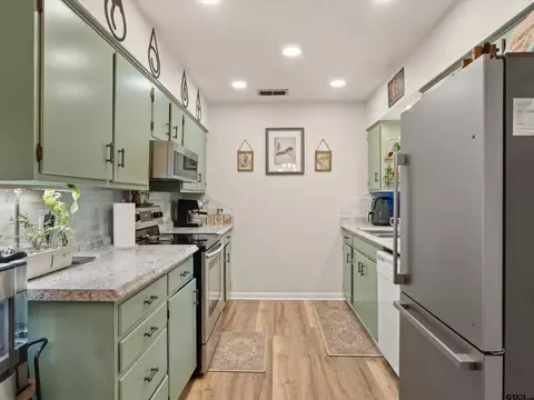 Kitchen - 607 Milligan, Longview, TX 75604 photo 1 of 4