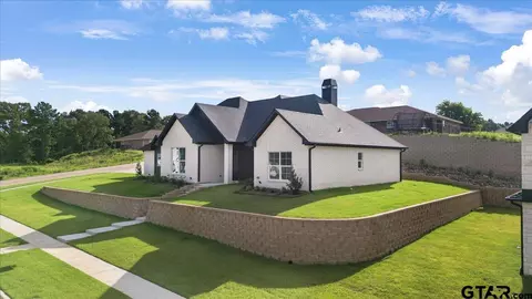 997 Mallard Dr, Lindale, TX 75771