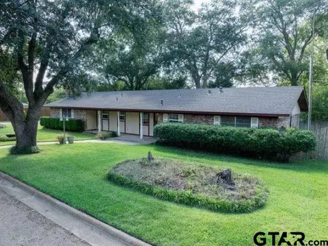 319 Spruce St, Van, TX 75790