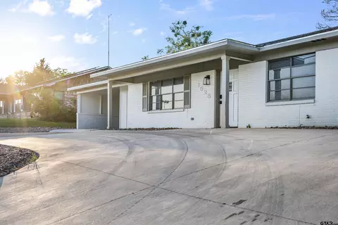 1528 E Devine St, Tyler, TX 75701 photo 2