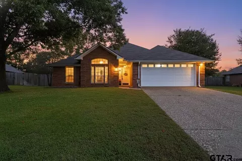 1610 Waterton Cir, Whitehouse, TX 75791