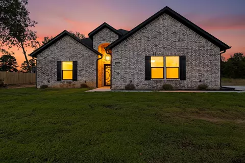 375 Clara Ln, Kilgore, TX 75662