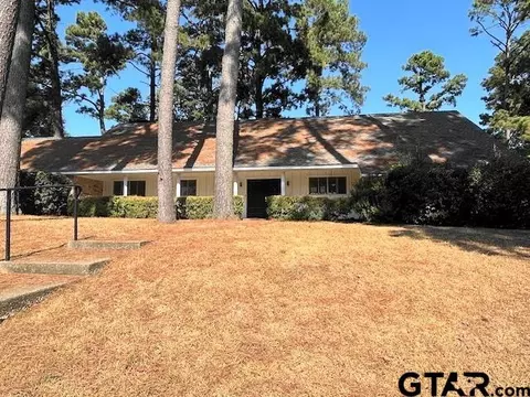 2716 Roanoke Ln, Tyler, TX 75701