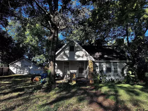 302 N College St, Lindale, TX 75771