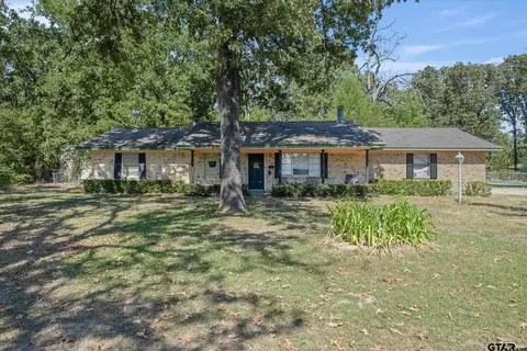 215 N Oaks Dr, Grand Saline, TX 75140