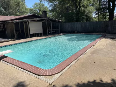 1302 Jeb Stuart Dr, Tyler, TX 75703