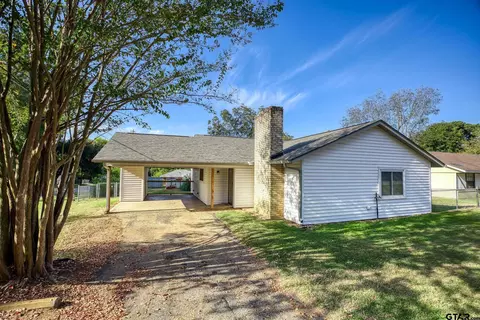 301 First St, Palestine, TX 75803