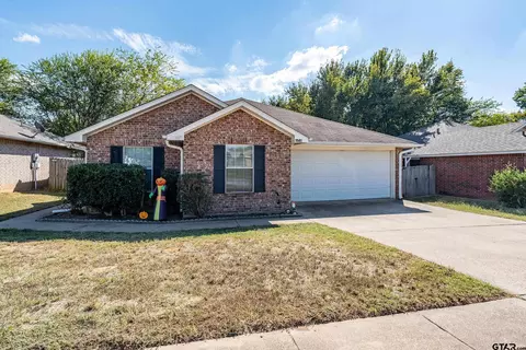 1141 Woodlands Park Dr, Lindale, TX 75771