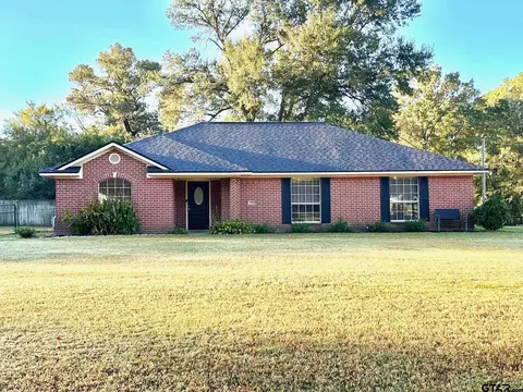 580 Oakwood Dr, Kilgore, TX 75662