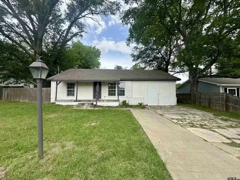 219 Half St, Lindale, TX 75771