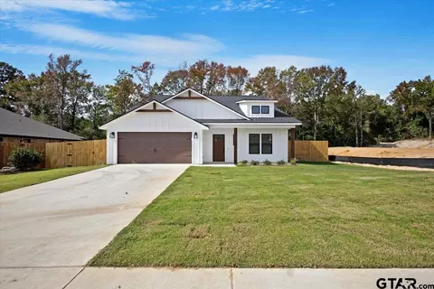 16426 Crossing Cir, Lindale, TX 75771