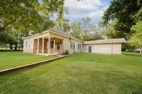 203 E Groves St, Big Sandy, TX 75755