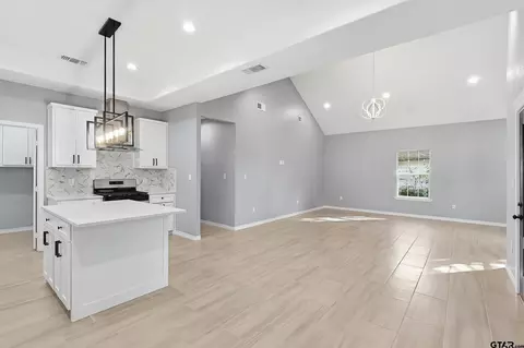 Living - 1007 E 1st St, Mount Pleasant, TX 75455 photo 2 of 3