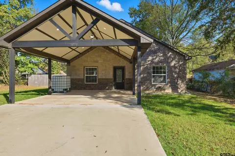 Exterior - 1007 E 1st St, Mount Pleasant, TX 75455 photo 2 of 6