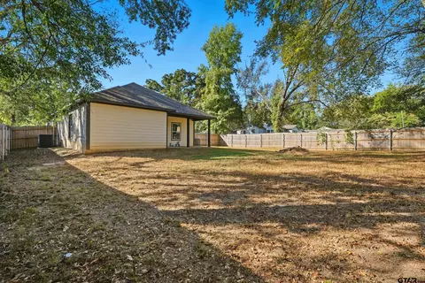 Exterior - 1007 E 1st St, Mount Pleasant, TX 75455 photo 4 of 6