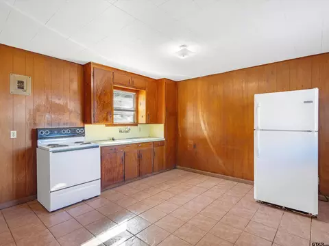 Kitchen - 2105 Fm 1971, Gary, TX 75643 photo 3 of 3