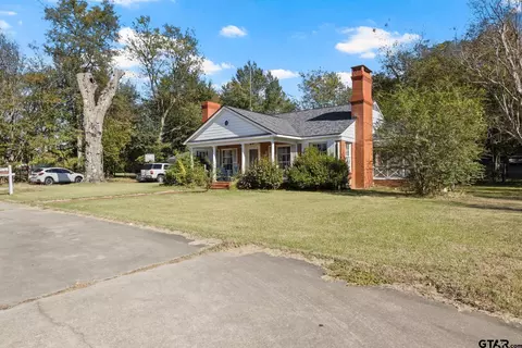 205 S Main St, Winnsboro, TX 75494
