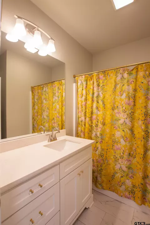 Bath - 11778 Jayden Ln, Tyler, TX 75703 photo 4 of 5