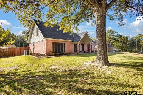 1701 Edgebrook St, Henderson, TX 75652