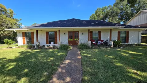 717 Meadow Creek Dr, Tyler, TX 75703