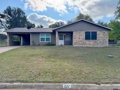 227 Woodland Cir, Crockett, TX 75835