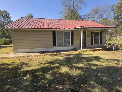 215 Cleveland, Winfield, TX 75493