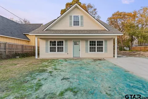 214 W Hurley Ave, Gladewater, TX 75647