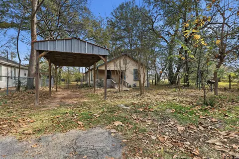 409 N Henry St, Lindale, TX 75771