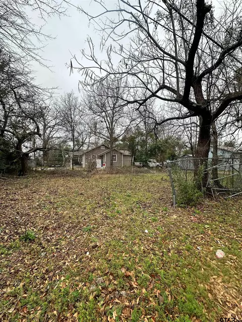 1103 S Academy Ave, Tyler, TX 75701